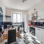 Casa Laura Genua