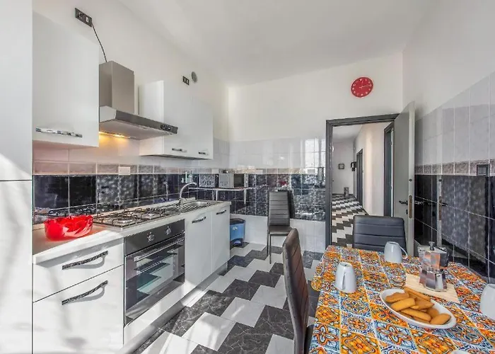 Semesterbostad Casa Laura Genua